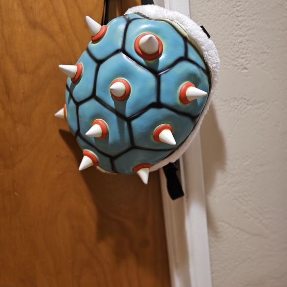 Koopa Backpack Cool White Spiked Shell ( about same size as loungefly) - Picture 8 of 8